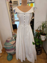 Load image into Gallery viewer, Vintage White 50s fit n flare dress