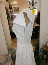 Load image into Gallery viewer, Vintage White 50s fit n flare dress