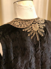 Load image into Gallery viewer, Vintage Velvet Vest