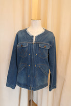 Load image into Gallery viewer, Vintage Wrangler Medium Wash Denim Jacket
