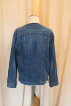 Load image into Gallery viewer, Vintage Wrangler Medium Wash Denim Jacket