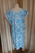 Load image into Gallery viewer, Vintage white and blue caftan