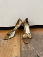 Load image into Gallery viewer, Gold Banana republic heels