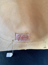 Load image into Gallery viewer, Vintage cream sequin cap