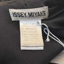 Load image into Gallery viewer, Issey Miyake Black Pleated Jacket