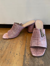 Load image into Gallery viewer, Stuart weitzman pink heel