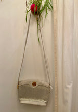 Load image into Gallery viewer, Vintage Whiting and Davis cream metal mesh and leather crossbody purse