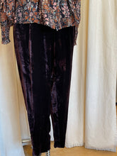 Load image into Gallery viewer, Silk velvet trouser