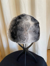 Load image into Gallery viewer, Chinchilla fur cap