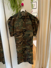 Load image into Gallery viewer, Camo jacket