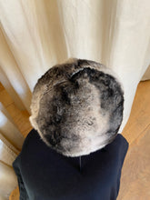 Load image into Gallery viewer, Chinchilla fur cap